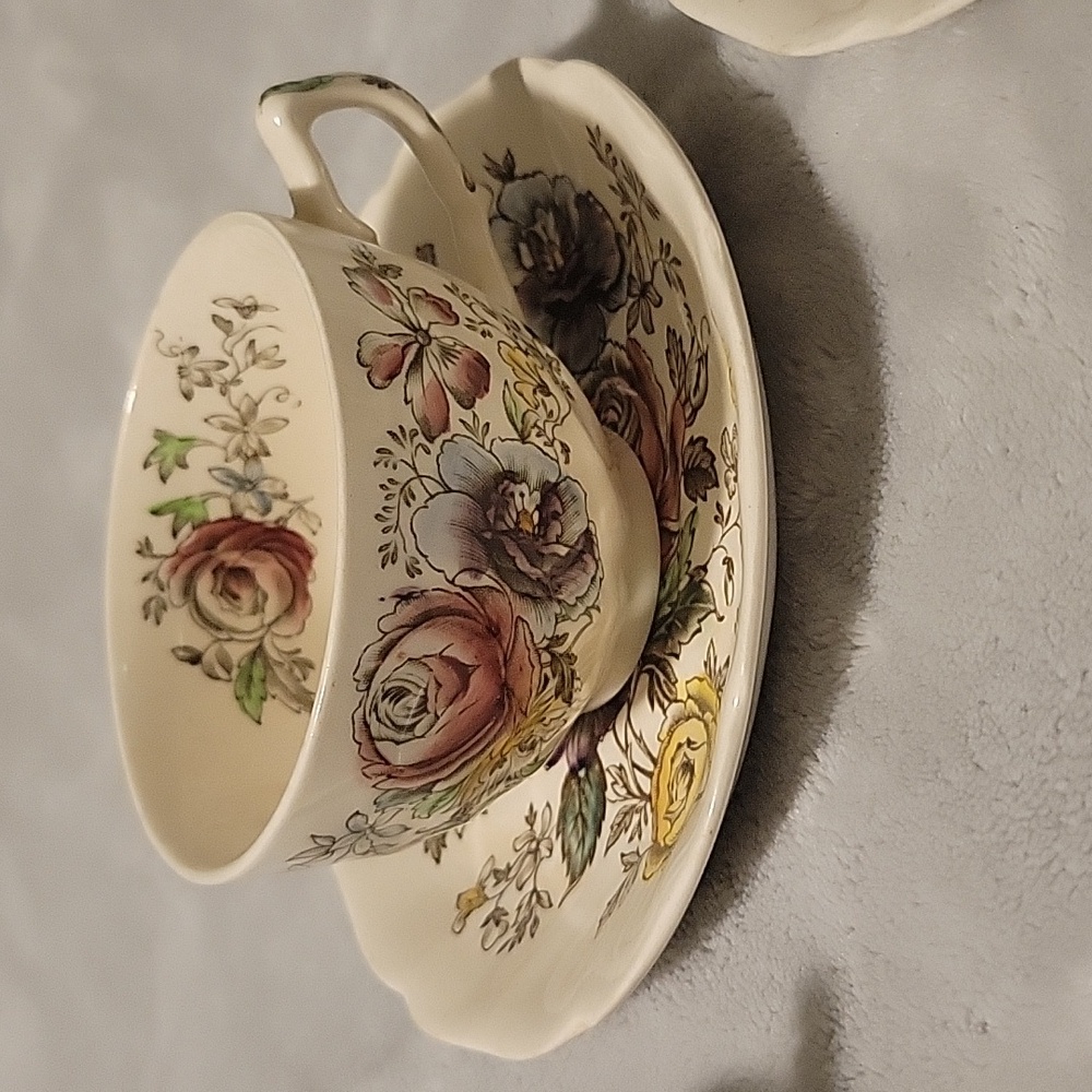 Johnsin Bros Sheraton teacup and saucer. Set of 3 - Picture 3 of 10